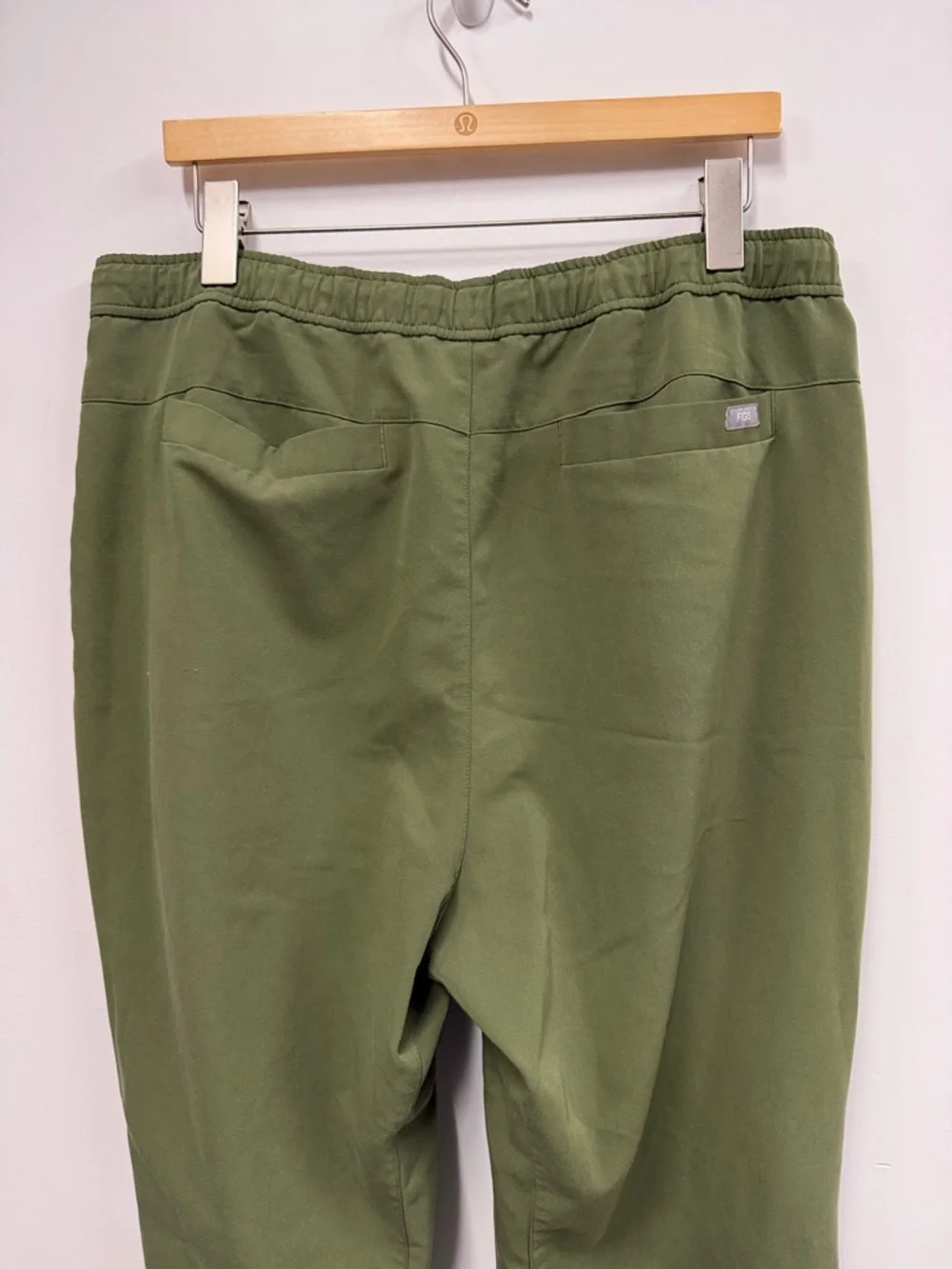FIGS Tansen Jogger Scrub Pants for Men in Olive Green XL